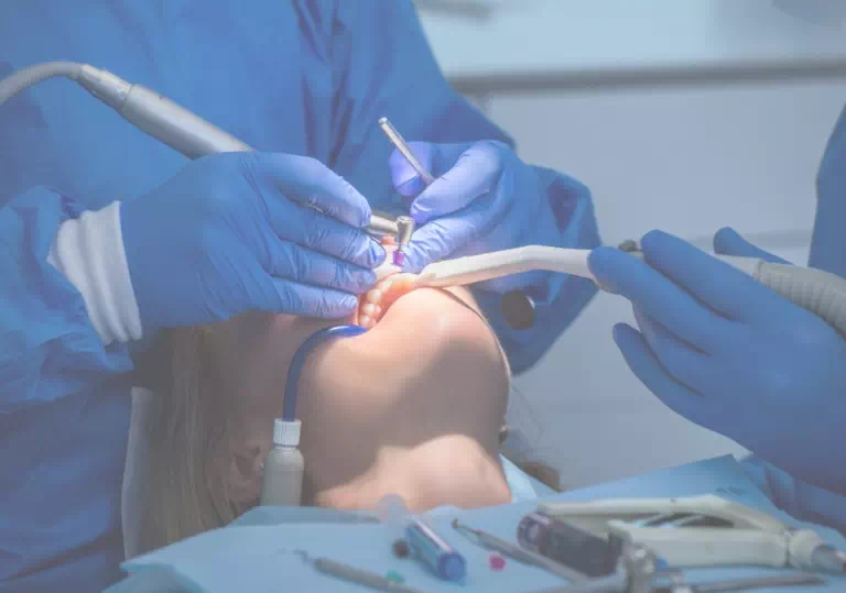 dentyści leczą zęby